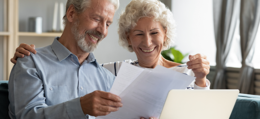 Senior couple signing up for Medicare